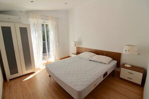 4 bedrooms, free WiFi