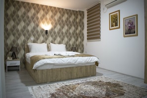 Suite | Minibar, desk, iron/ironing board, free WiFi - Hotel Old Alisa (Skopje)