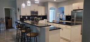 Fridge, microwave, oven, stovetop - Central Florida Casi Casa - Titusville, Golfing, Biking, Space Center, Corp Rntl (Titusville)