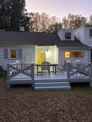 Terrace/patio - Charming 3 bdrm in Mooresville (Mooresville)