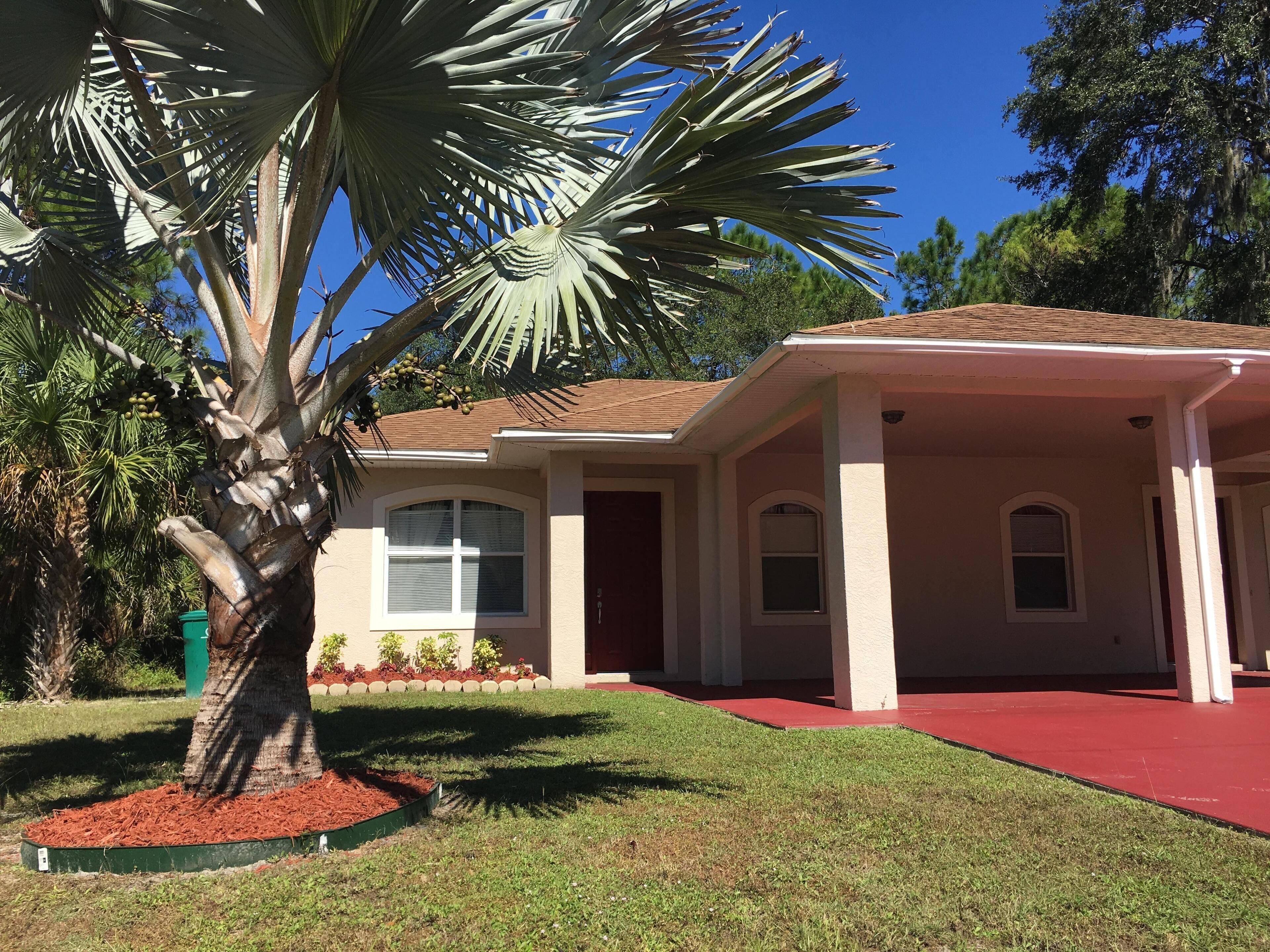 Silver Palm Cottages is a beautiful duplex located in Port Charlotte Florida