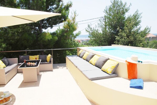 屋外ダイニングエリア