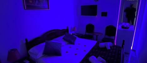 Romantic Double Room | Individually decorated, individually furnished, iron/ironing board