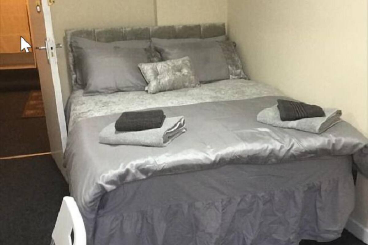 1 bedroom, individually decorated, individually furnished