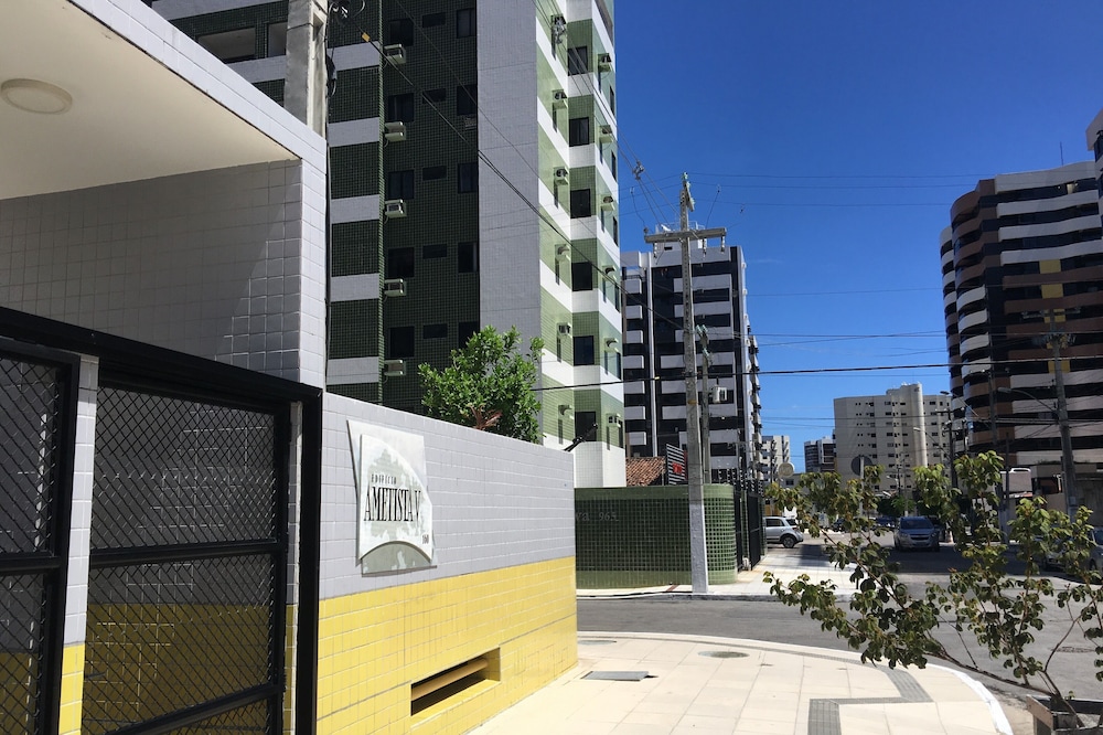 Room and Room in the Heart of Maceió Waterfront
