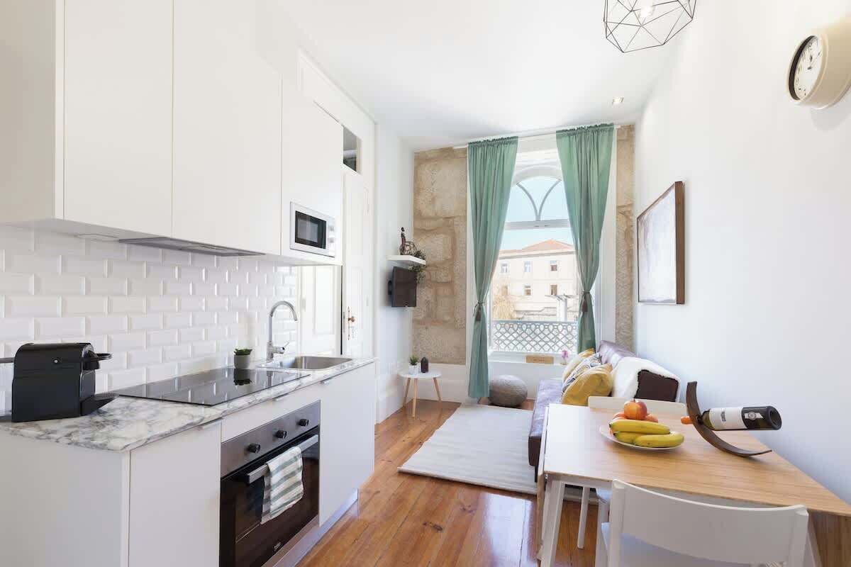 Køleskab, mikrobølgeovn, ovn, kogeplade