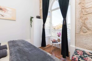 1 soverom, lydisolert, strykejern/-brett og reiseseng for barn