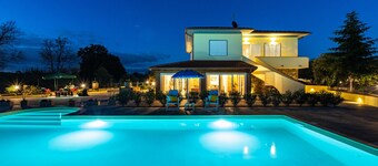 Il Nocciolo 12, Emma Villas