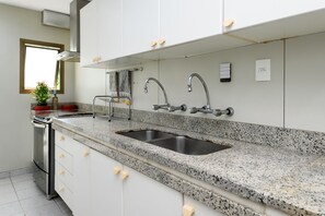 Tủ lạnh, lò vi sóng, lò nướng, bếp nấu 
