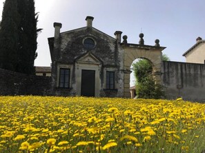Property grounds - Relaxing historic villa, cycle path to the city center, lake, Valpolicella (Corno Alto)