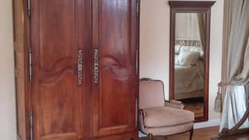 Suite de lujo, 1 cama de matrimonio grande, no fumadores, vistas al lago | Ropa de cama de alta calidad y edredones de plumas