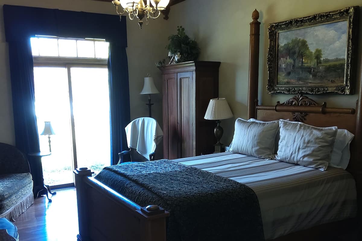 Oak Room | Premium bedding, down comforters, Tempur-Pedic beds