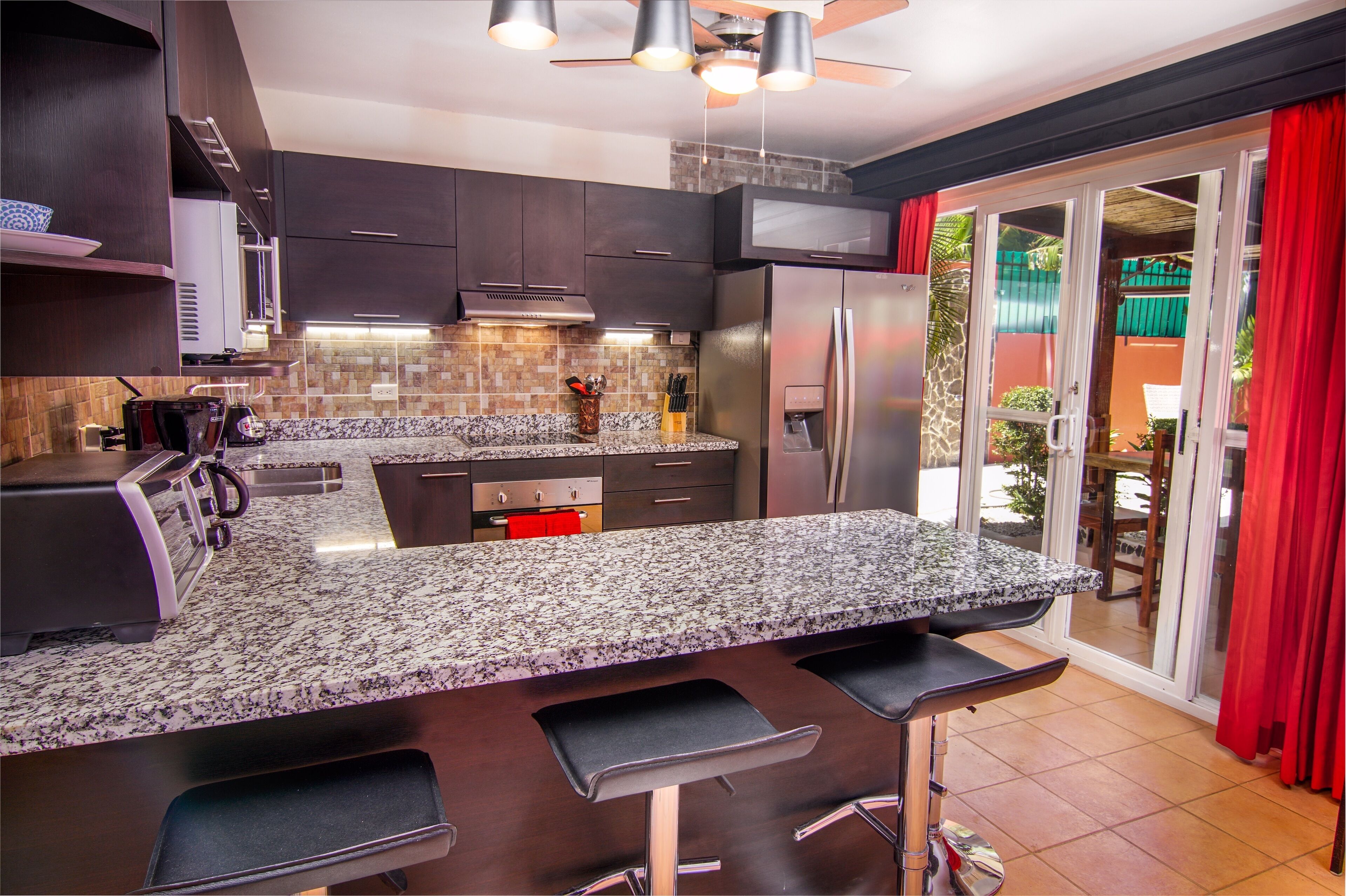 3 min walk to beach! La Casa Roja — 3 bdrms, private pool