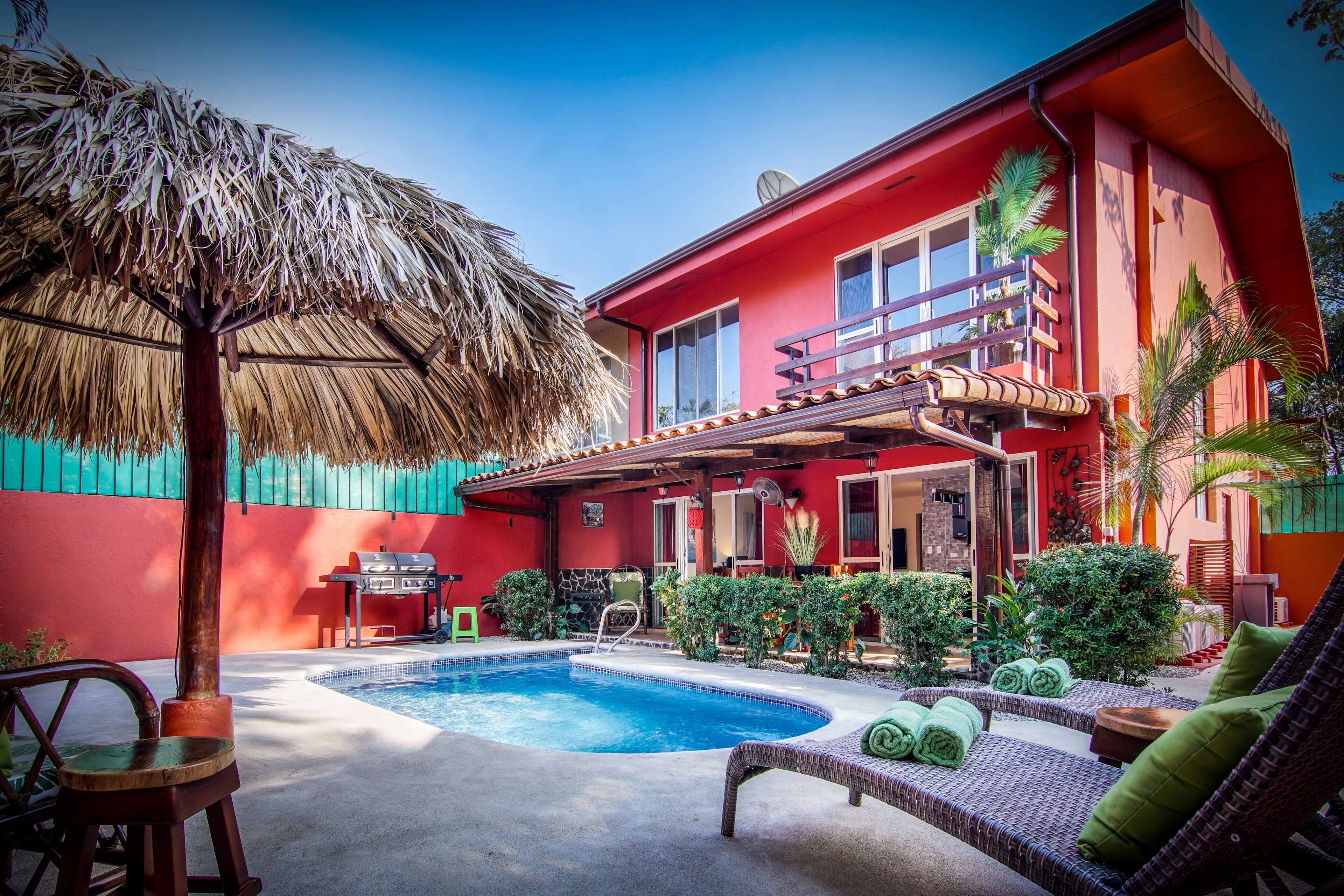 3 min walk to beach! La Casa Roja — 3 bdrms, private pool