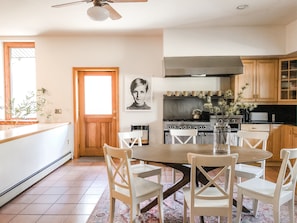 Dining - Secluded, Ski, Firepit, Pool, Getaway On 10 Acres (Kingston)