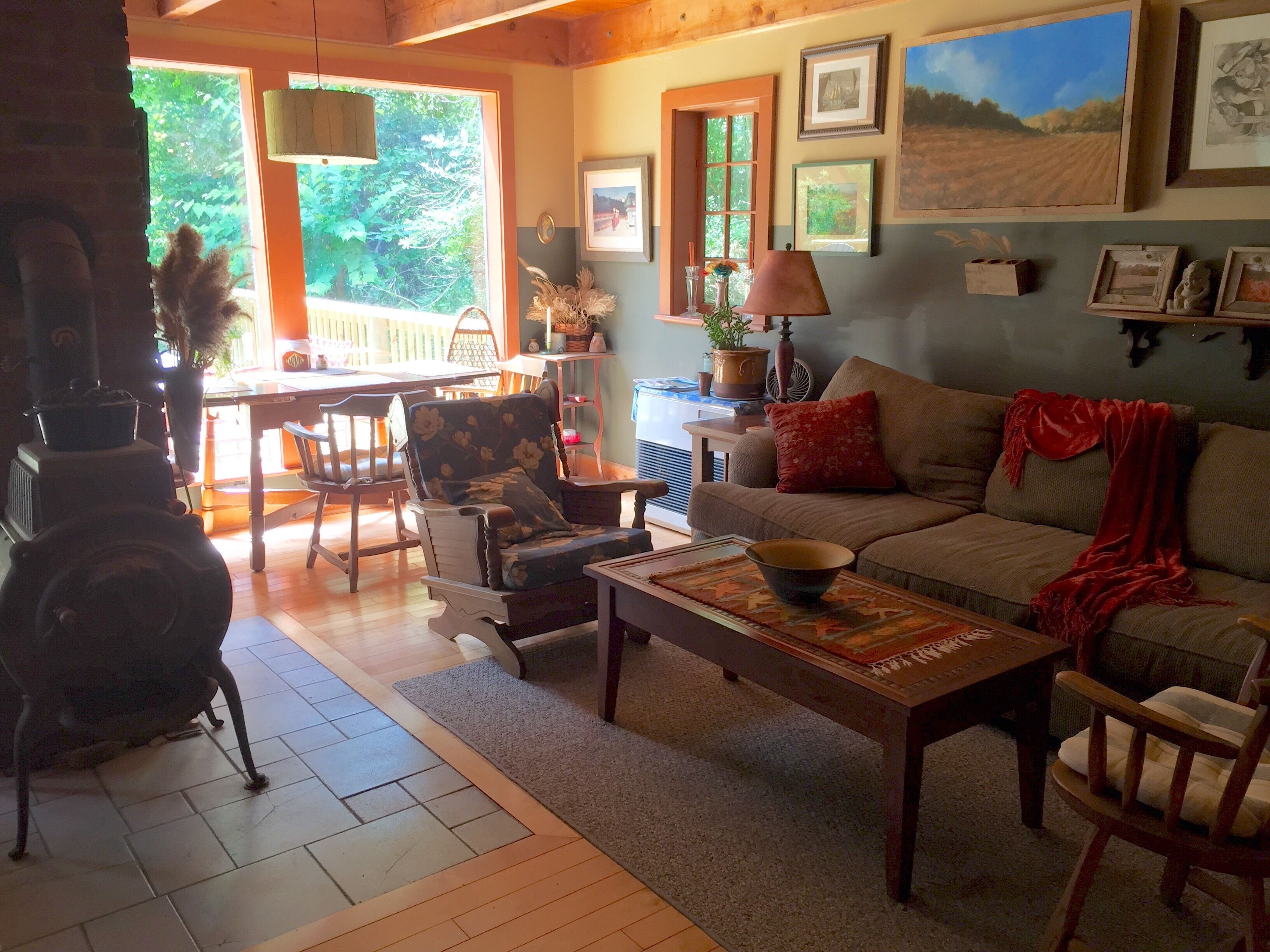 Beautiful, Unique Country House w/Large Deck