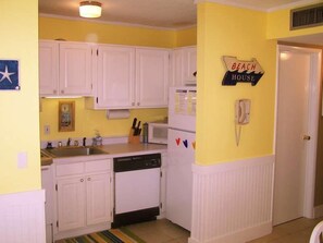Fridge, microwave, oven, stovetop - St. Simons Island secret! (St Simons Island)