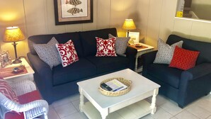 A living room with two sofas, a coffee table, and two lamps. - St. Simons Island secret! (St Simons Island)