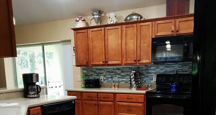 Custom home great local, boat parking, near dock, food, scalloping, Manatee.