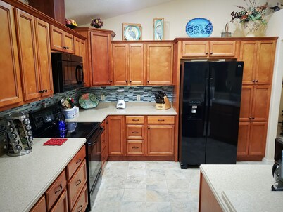 Custom home great local, boat parking, near dock, food, scalloping, Manatee.