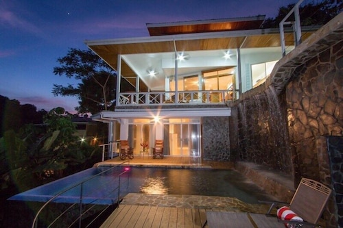 Casa Papillon: Waterfall pool, Jungle Views, Terrace, Sleeps 12