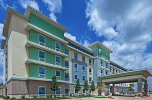 A Holiday Inn hotel with a multi-story structure, a covered entrance, and a clear sky. - Holiday Inn Amarillo East by IHG (Amarillo)