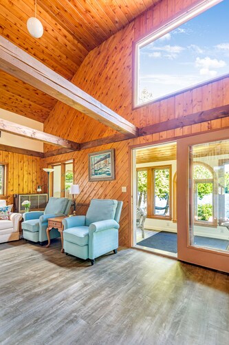 Private WATERFRONT Cottage directly on "Quiet Water" ~ No motors!