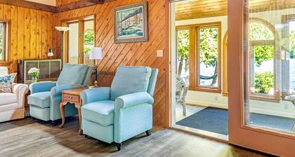 Private WATERFRONT Cottage directly on "Quiet Water" ~ No motors!