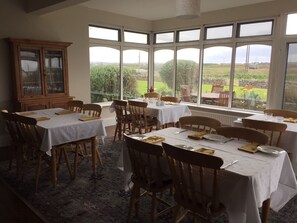 Free daily full breakfast - Berrylodge Country House (Quilty)