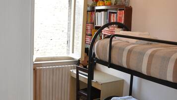 3 Schlafzimmer, Schreibtisch, Bügeleisen/Bügelbrett, kostenloses WLAN