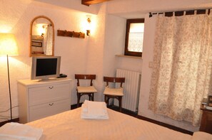 3 bedrooms, desk, iron/ironing board, free WiFi - From Marzietta Casa Centro Storico Assisi (Assisi)