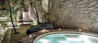 Private stone retreat with garden in the historic centre of Modica