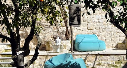 Private stone retreat with garden in the historic centre of Modica