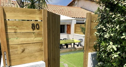 Best location for your holidays, cozy villa at bottom of the Bourdaines dunes!