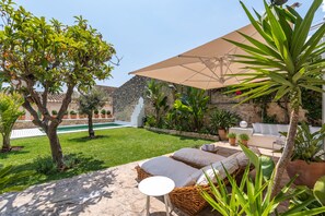 Terrace/patio - Luxury townhouse with garden and heated pool.  (Selva)