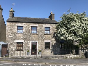 Exterior - Traditional Lakeland Hideaway Cottage for two, close to the Lakes and Dales (Milnthorpe)