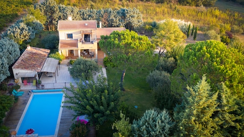 VILLA Vacances Sud de la France 3* with swimming pool.