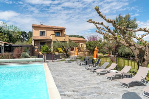 3-Star Vacation Villa and Vineyard in the South of France with a Pool.