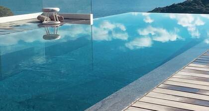 VILLA LUXE SA TUNA, heated mirror pool VERY BEAUTIFUL SEA VIEW