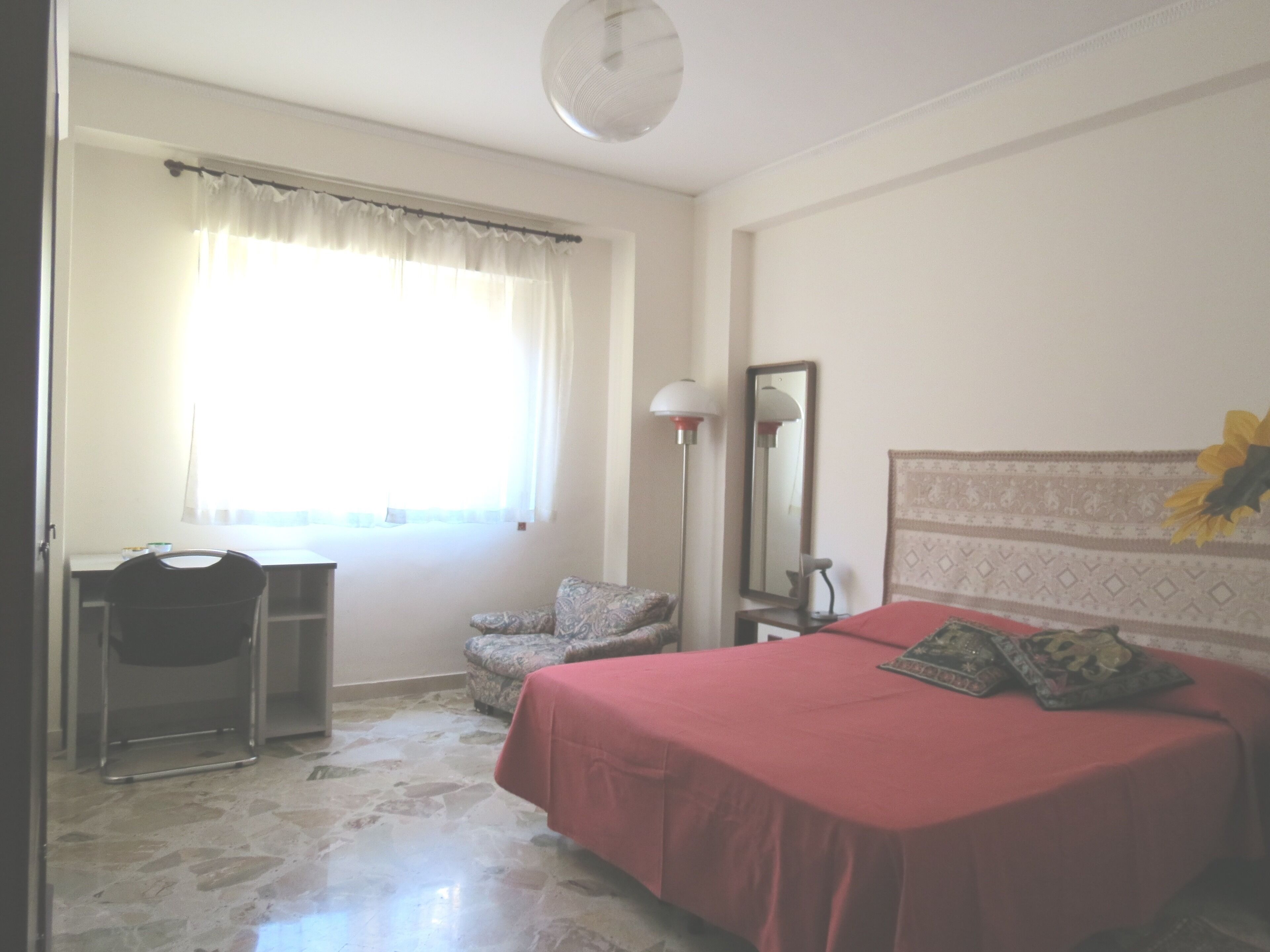 A central Palermo large apartment, bright, quiet, wi-fi
