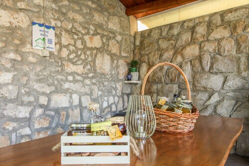 Holiday house Roža * large garden, sun terrace, BBQ, free WiFi