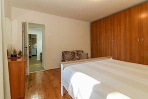 1 bedroom, iron/ironing board, WiFi, bed sheets