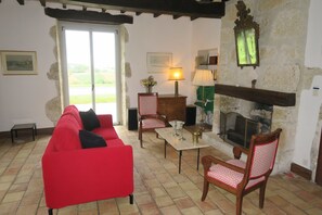 TV, fireplace, DVD player, ping pong