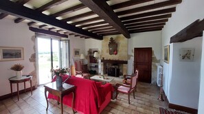 Interior - 18th century Gersoise house, secluded, swimming pool, wooded grounds (La Romieu)