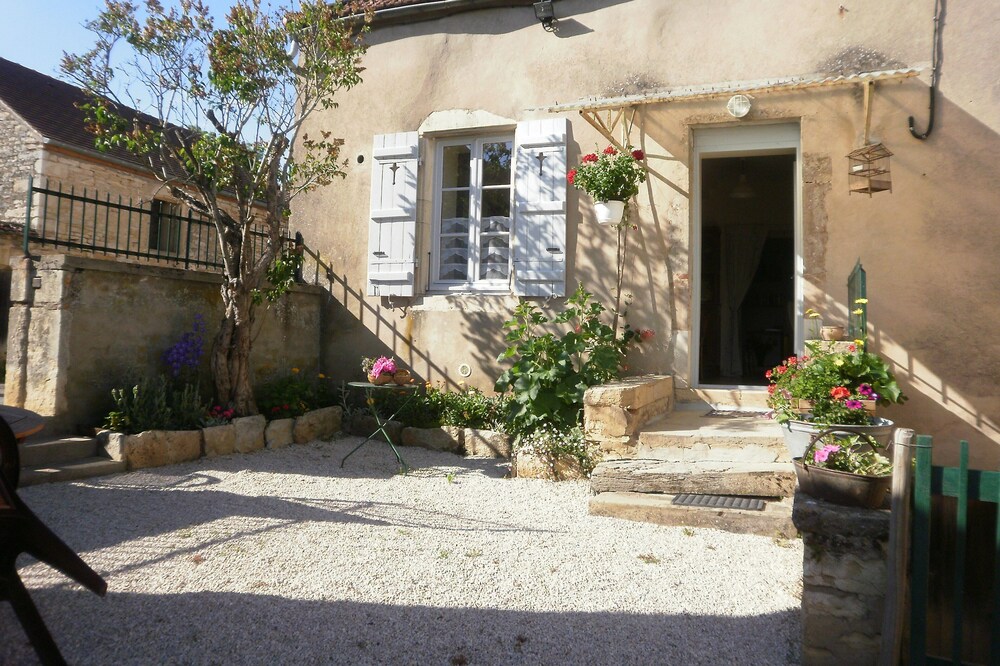 very comfortable house in a detached house, small quiet village.