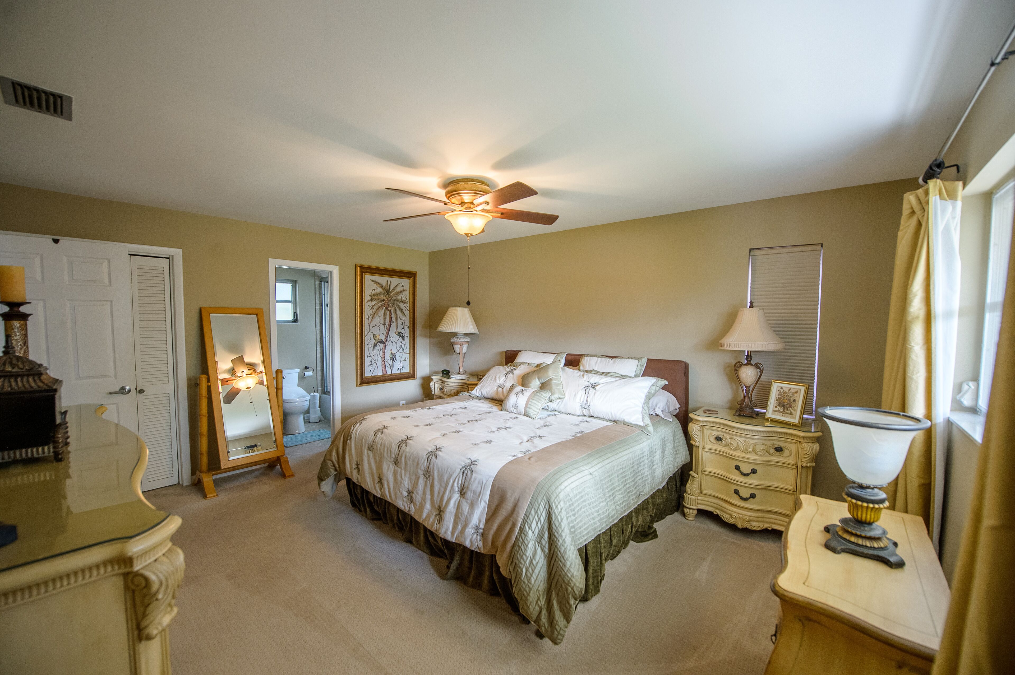 3 dormitoris, escriptori, planxa i posts de planxar i wifi gratuïta 