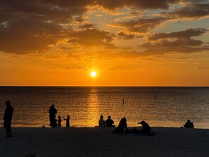 Beach nearby, sun-loungers, beach towels
