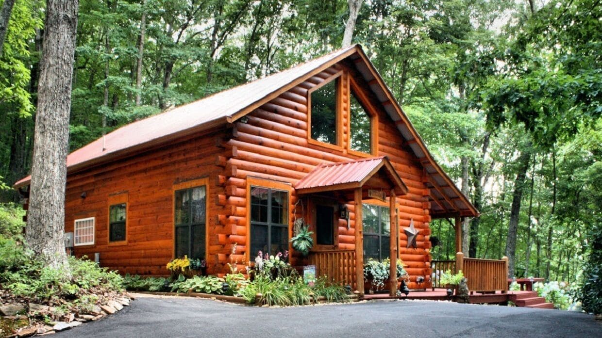 Mountain Log Cabin, Bedding for 6, Fiber WiFi! 1st Responder/Military Discounts!
