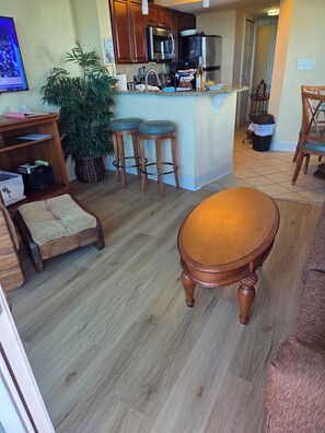 Smart TV, DVD player, table tennis, books