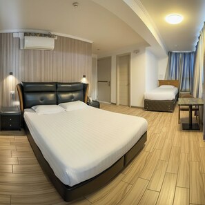 Premium bedding, in-room safe, desk, blackout curtains - Holitel (Santiago)